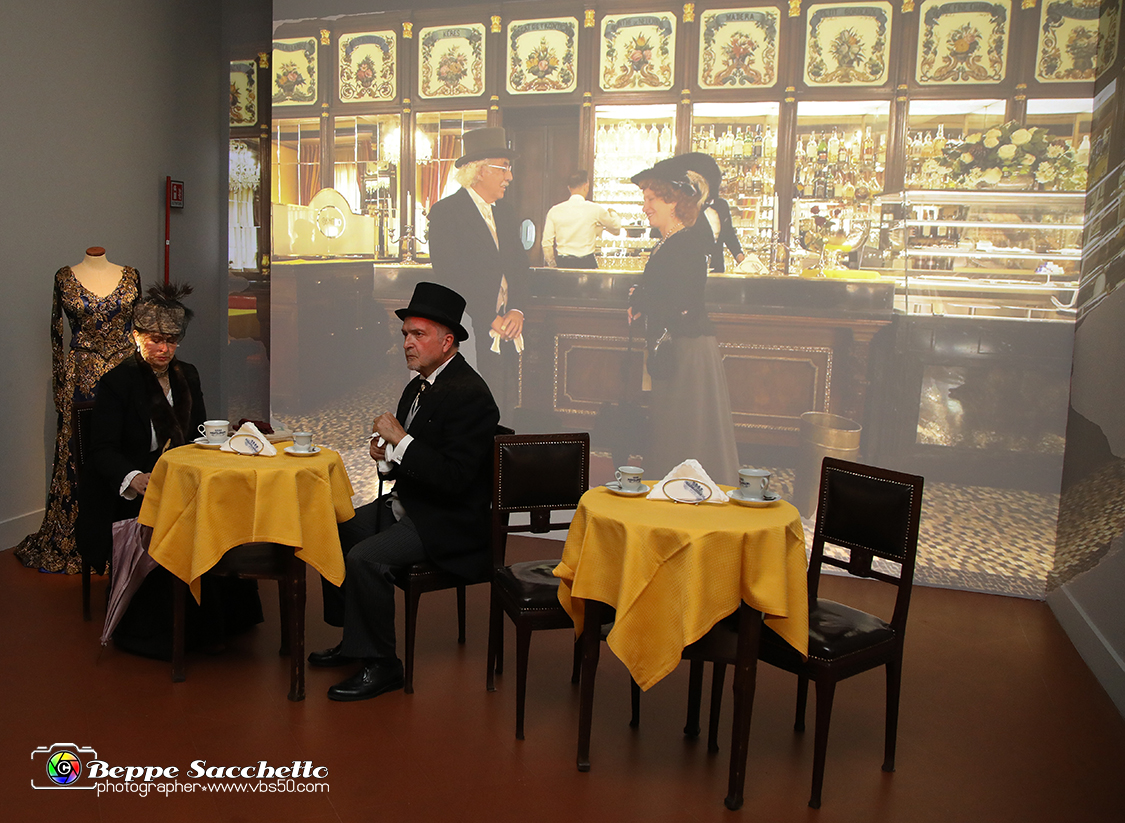 VBS_1288 - Attorno al caffè Baratti & Milano.jpg